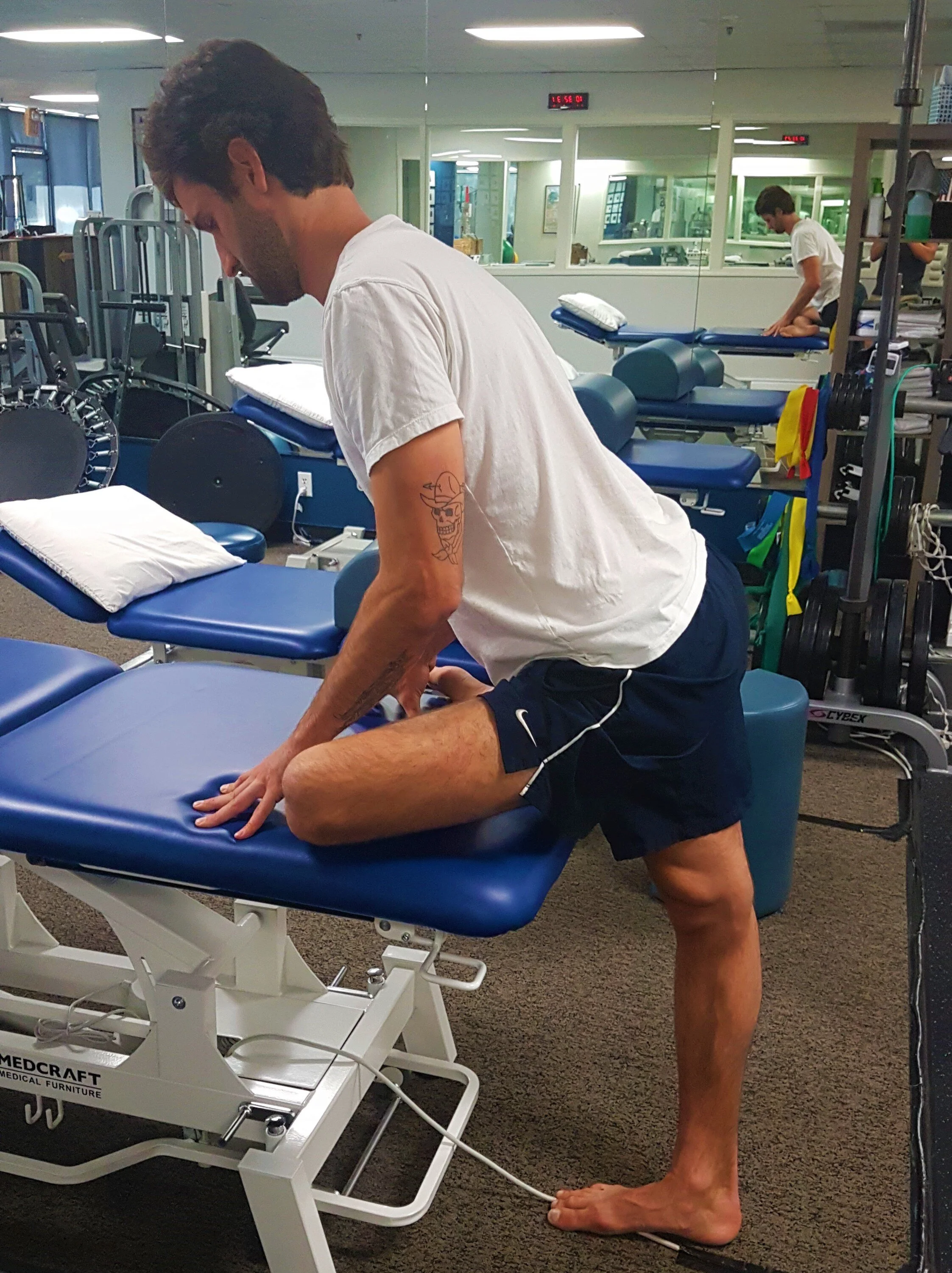 standing hip external rotation stretch